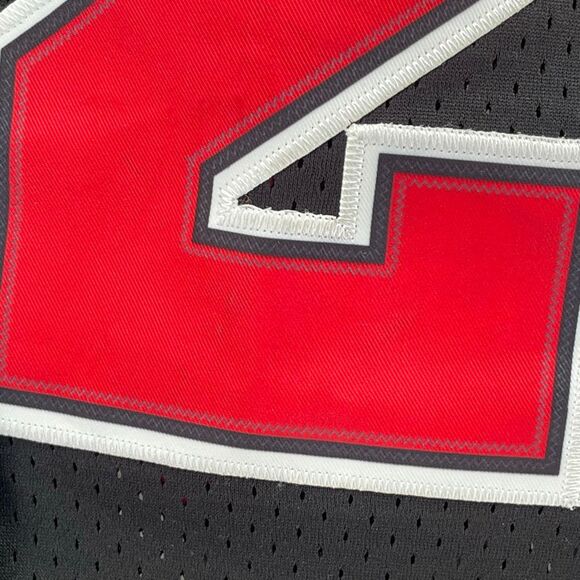 Nike Michael Jordan 23 Chicago Bulls NBA Jersey Black/Red Men’s XL+2 Length - Picture 14 of 17